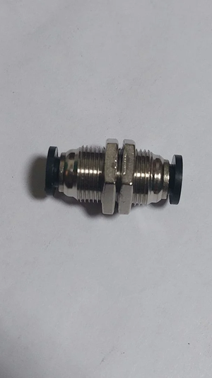 Фитинг проходной панельный цанговый